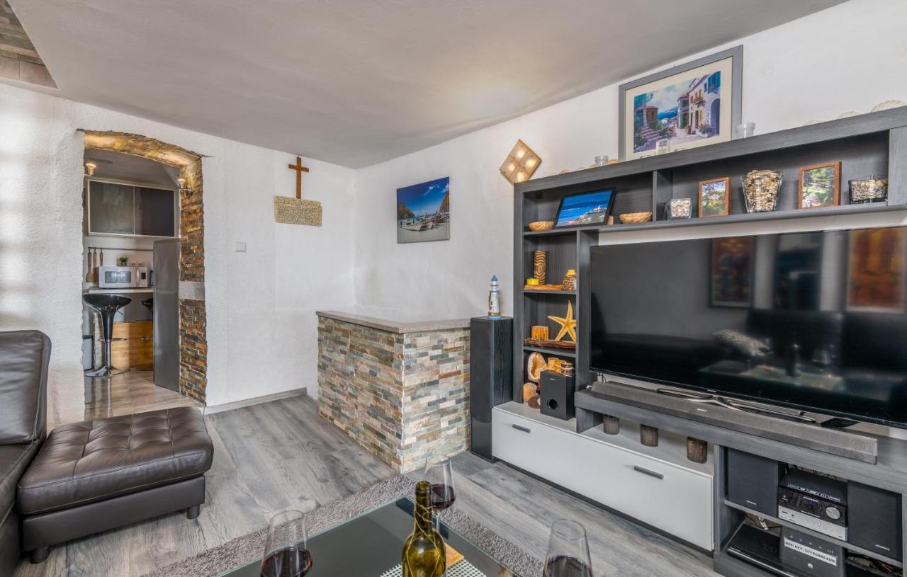 Stone House Knez Apartment Vrbnik Exterior photo